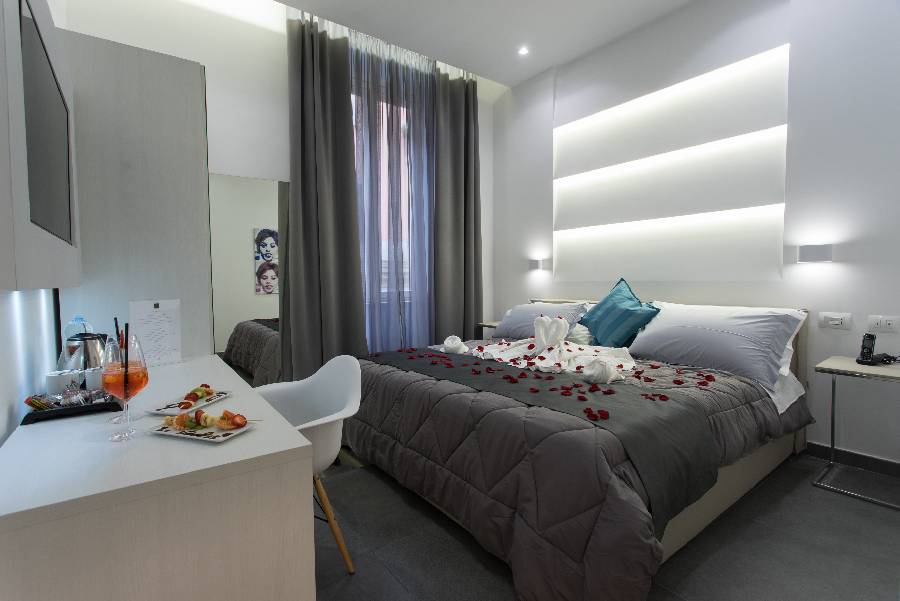 TWICE - NAPLES Luxury Room immagine